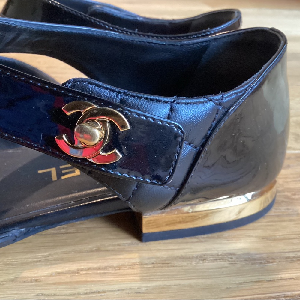 Chanel Black Patent leather turnlock gold CC flats Size US 7 EU 37 - Picture 7 of 16